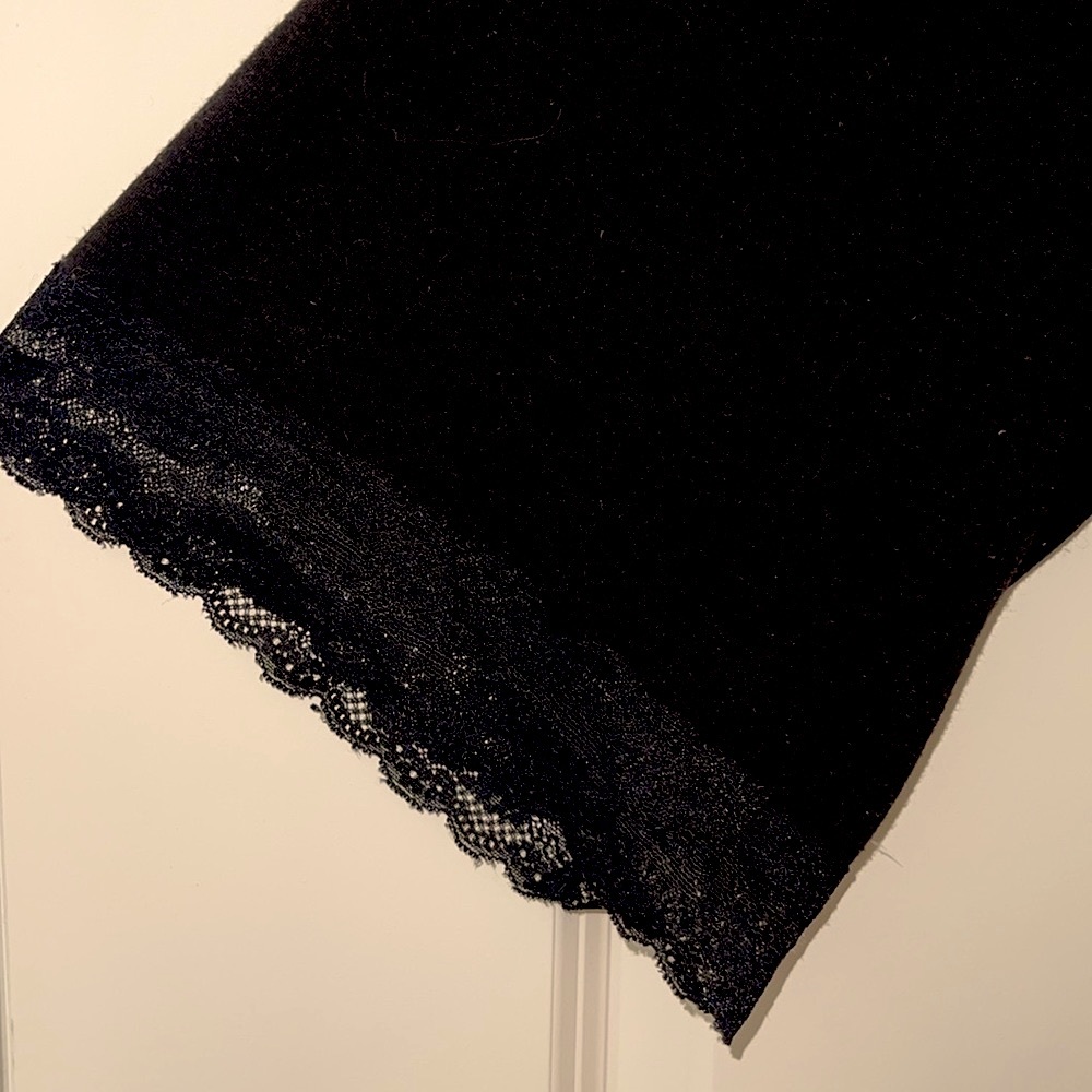 Flora black robe - Picture 4 of 6